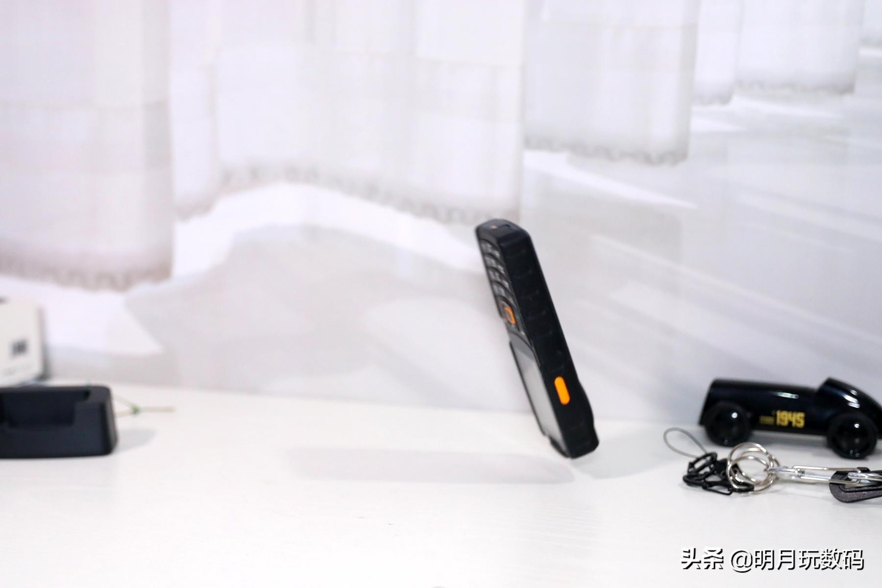 能扫码聊微信的功能机,可以聊微信刷抖音打电话的手机