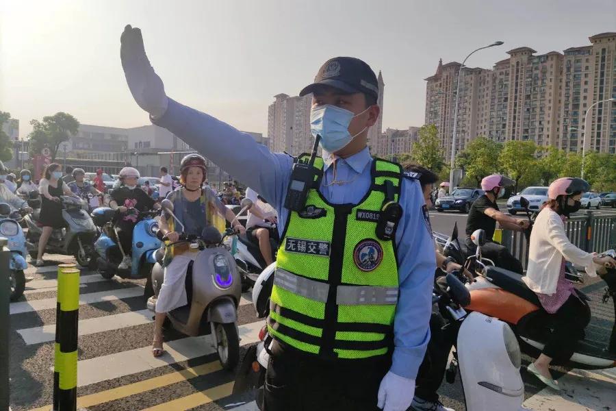 【我为群众办实事】开学“大片”，他们怎会缺席！