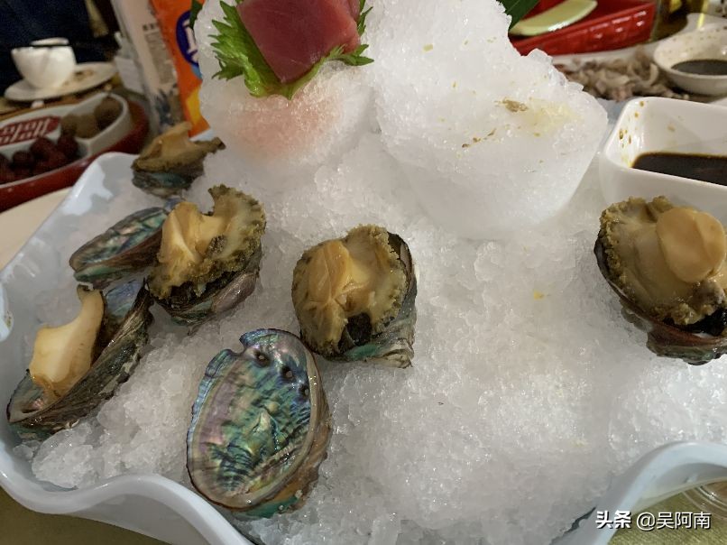 土豪请客吃饭300元,土豪一桌宴席500万