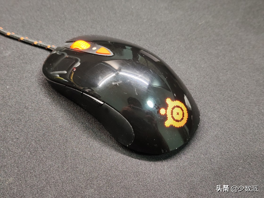 这也许是设备最多的桌面？我的「实用主义器材派」桌面分享