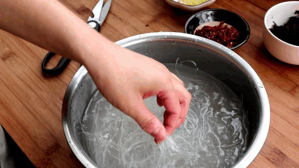 在家怎么炒粉丝不粘锅,粉丝怎么炒才不会粘锅变成一坨