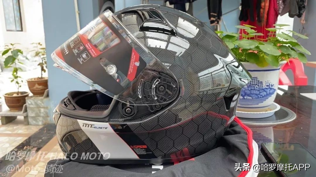 一款高颜值又亲民的碳纤维头盔——MT蛇纹碳纤