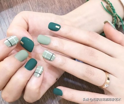 学美甲难吗做美甲师要学多久,在学校学美甲好还是店里学美甲好