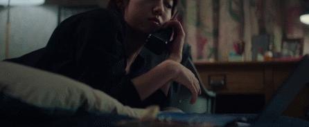 千万不要接来自过去的电话，女主救活了爸爸，但恶魔杀手也跟来了