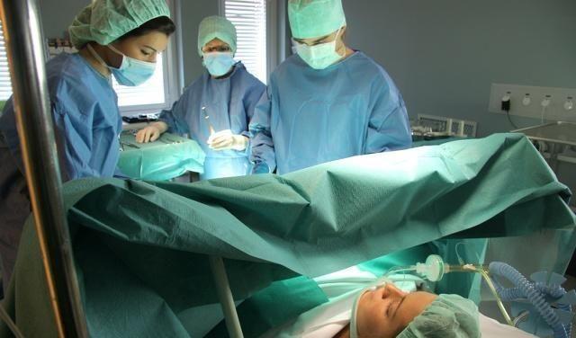 女性分娩时真的需要“剪下面”吗？妇产科医生说出了实话，别错过