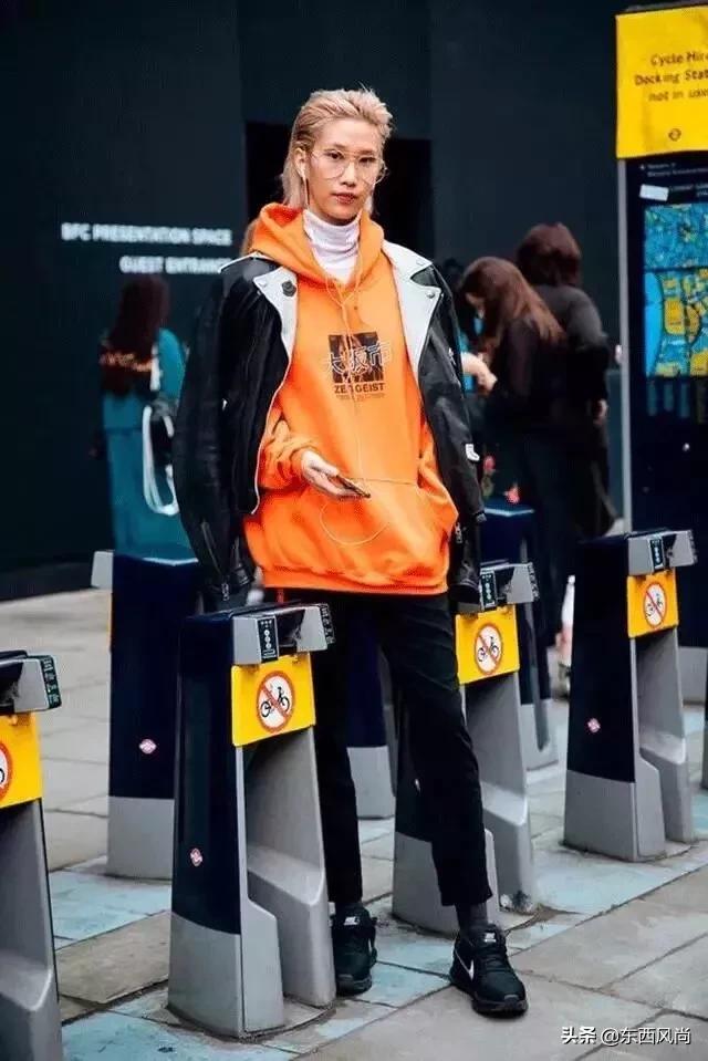 卫衣里面穿高领打底衫,高领卫衣加绒的穿搭