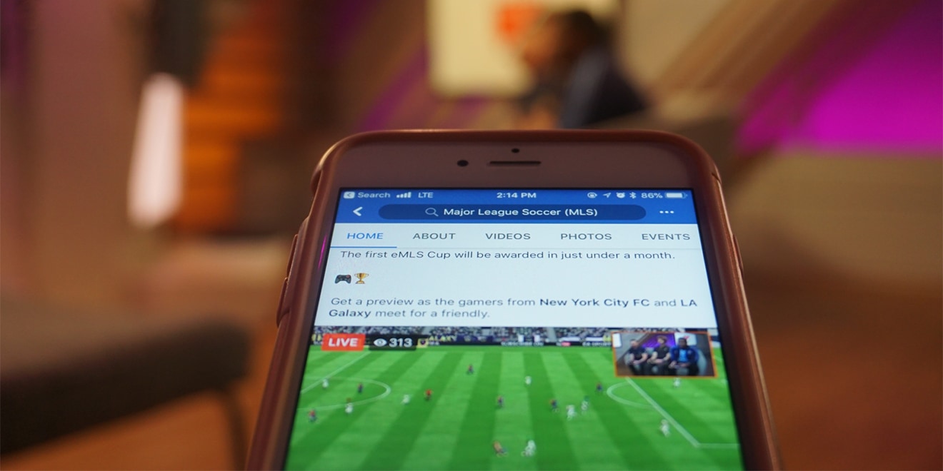 美足联不惜让场上球员连麦到Twitch，只因年轻观众难搞