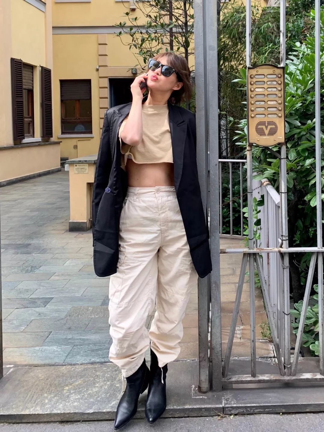 微胖怎么穿上衣配工装裤,160120斤微胖女生穿搭工装裤卫衣