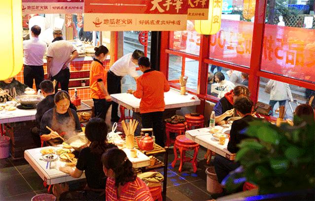 从白天排队到天黑,重庆地瓜老火锅探店