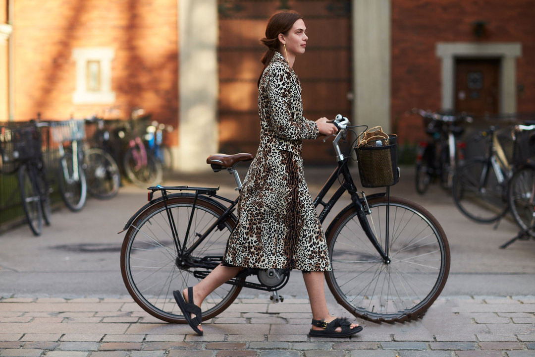 萝卜腿的女生夏天怎么穿裙子,萝卜腿怎么搭配短裙