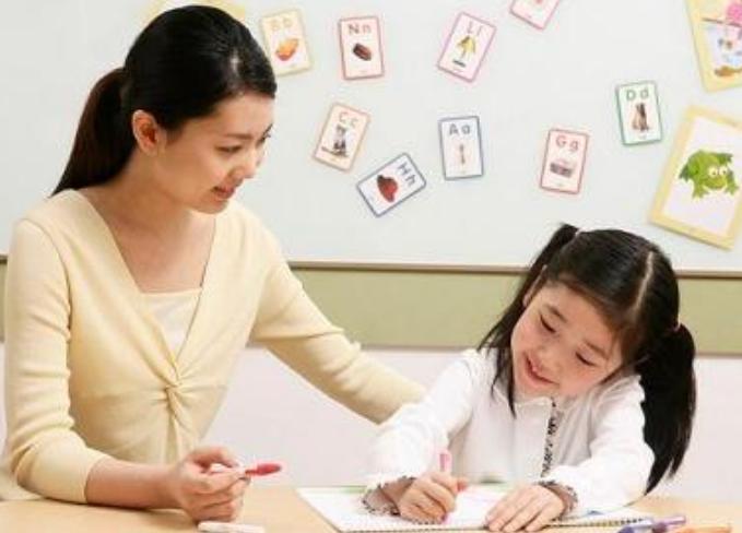 妹妹“泡奶浴”走红，由哥哥用整罐奶粉调制，网友：暴风即将到来