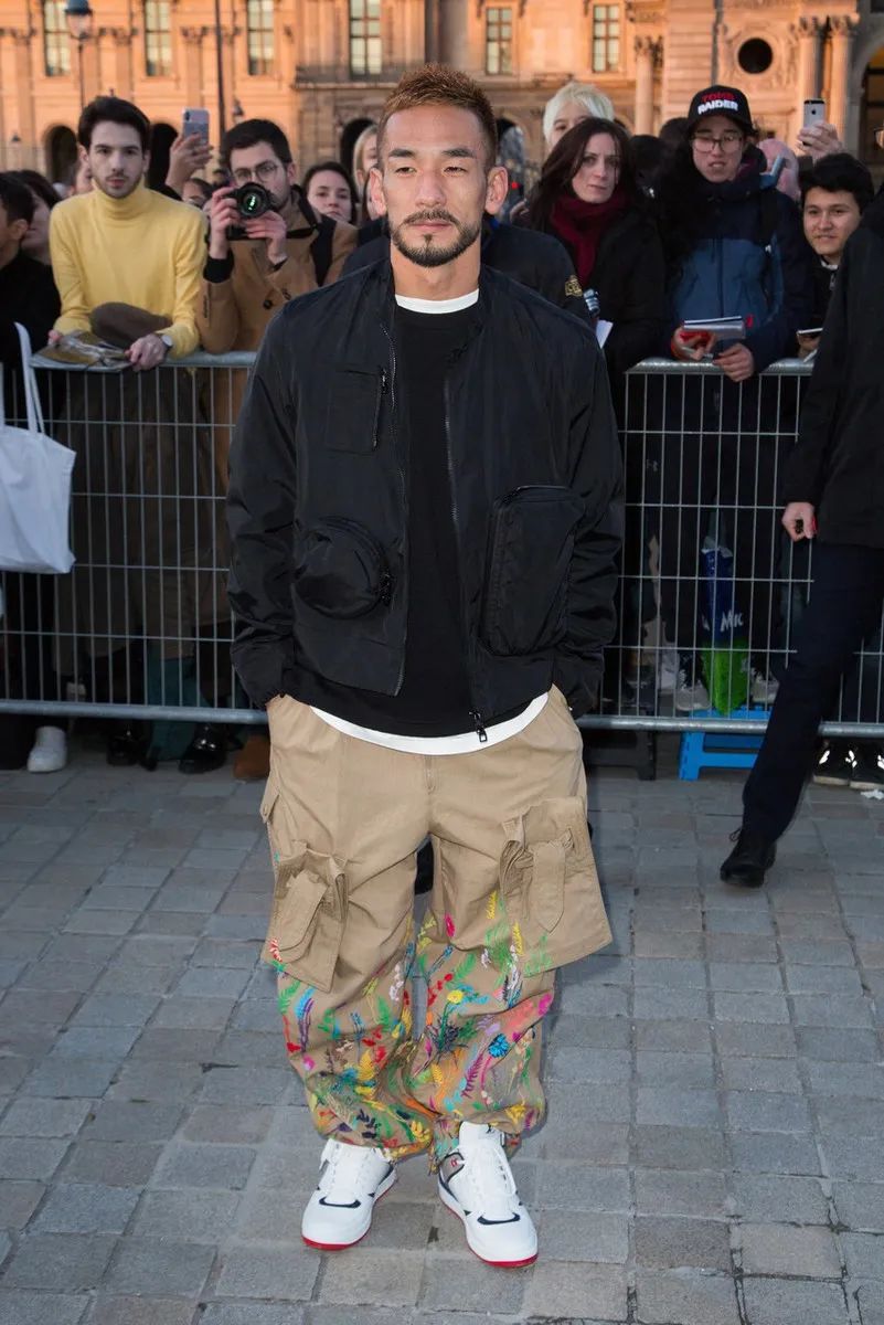 175cm的中田英寿，亮相时装周穿成165cm，但气场很强大