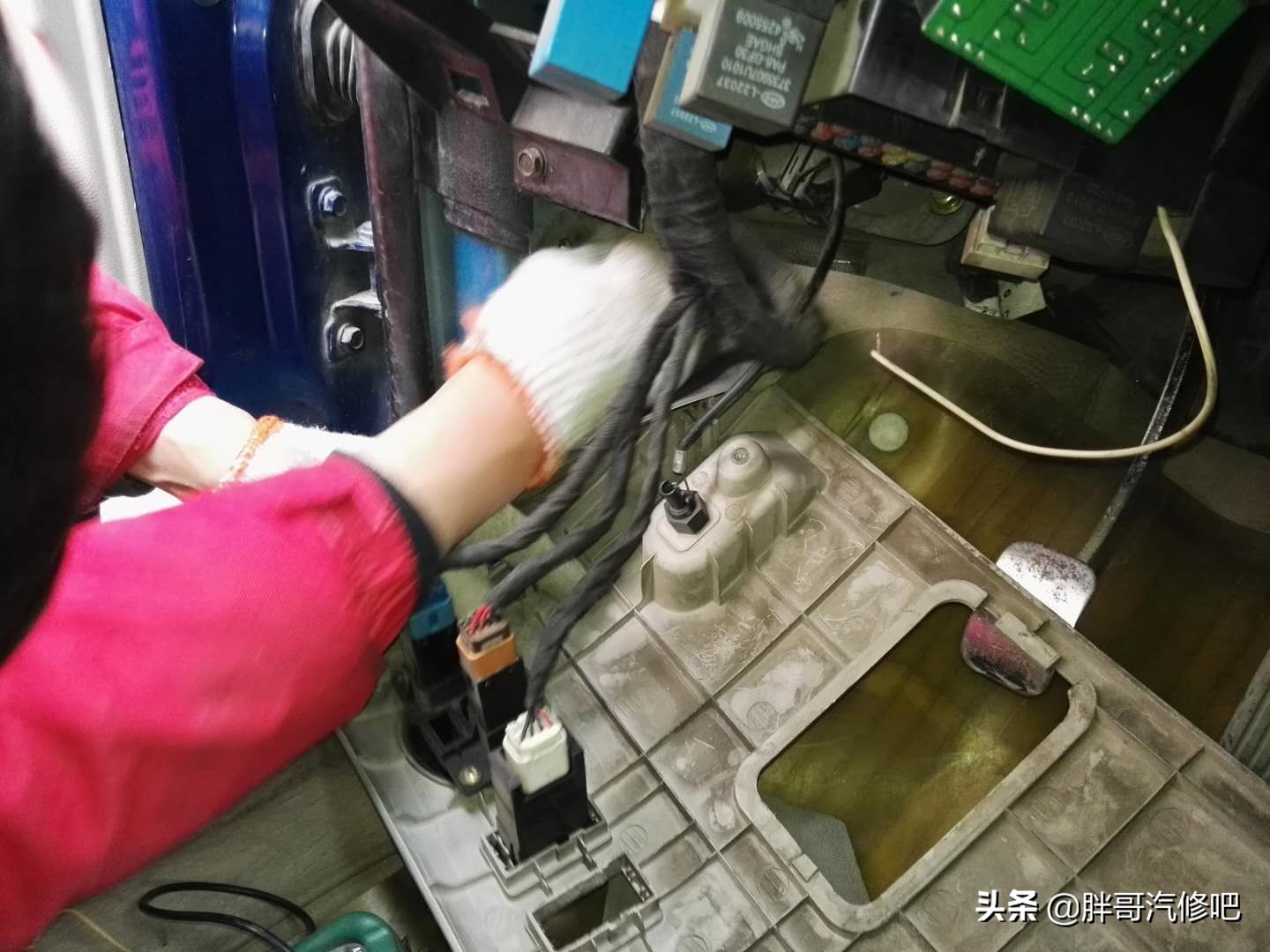 汽车玻璃升降器电机更换视频教程,汽车玻璃升降器上升时停顿