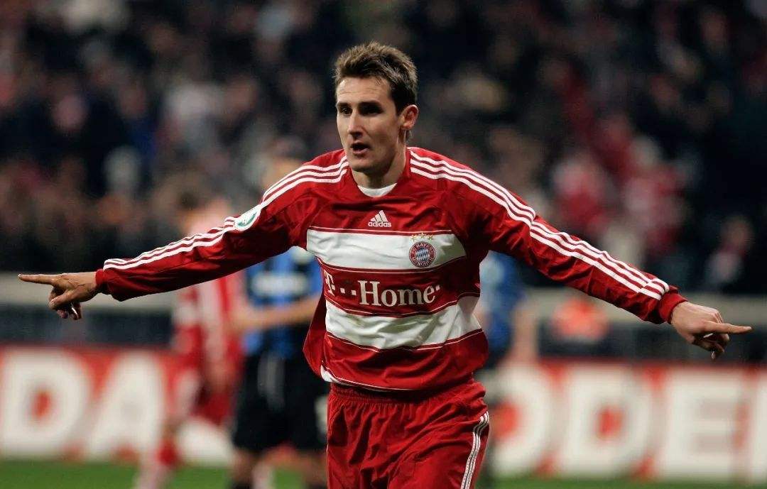 体育历史上的11月1日，尤文图斯和NBA同一天生日，黑人首登NBA