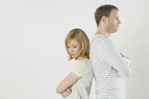 婚姻中争吵老公从来不低头,婚姻中吵架了另一半不愿意沟通