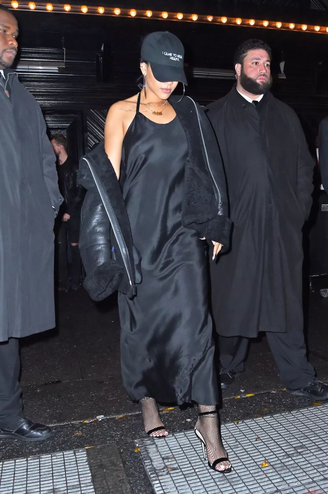 人生处处是陷阱,人生处处是陷阱只有躲起来最安全