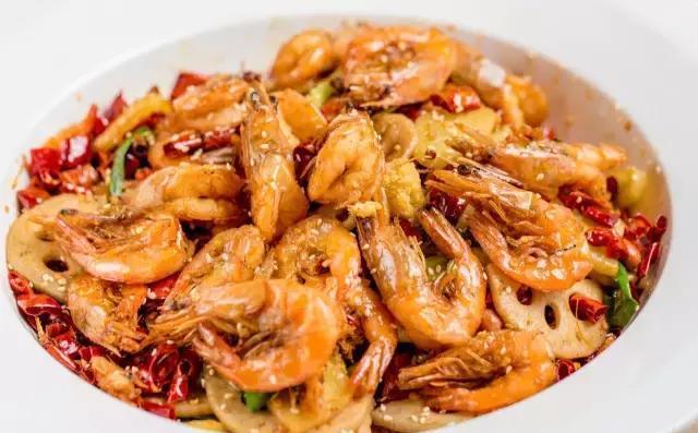 汕尾人吃海鲜,原来海边人是这样吃海螺的