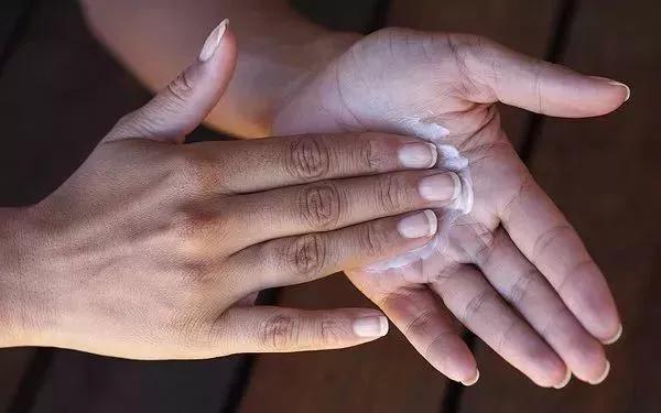 一块钱的红霉素眼膏,1-2块钱的红霉素眼膏长什么样