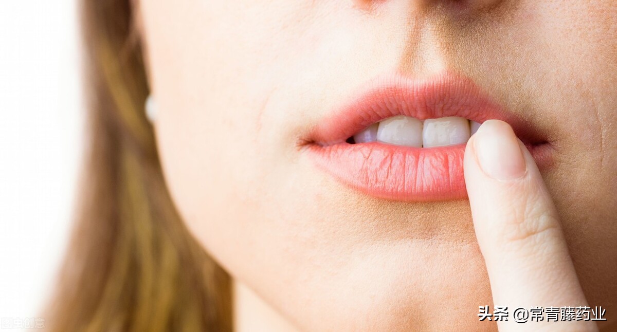 嘴唇上每年都长疱疹是遗传吗,嘴唇疱疹接吻会传染吗