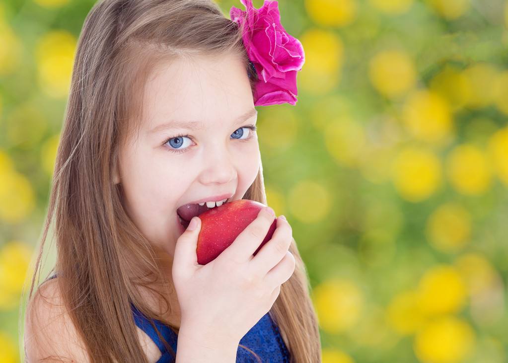 孩子牙缝宽得能塞进牙签?宽牙缝有大用处,等到孩子换牙你就知道