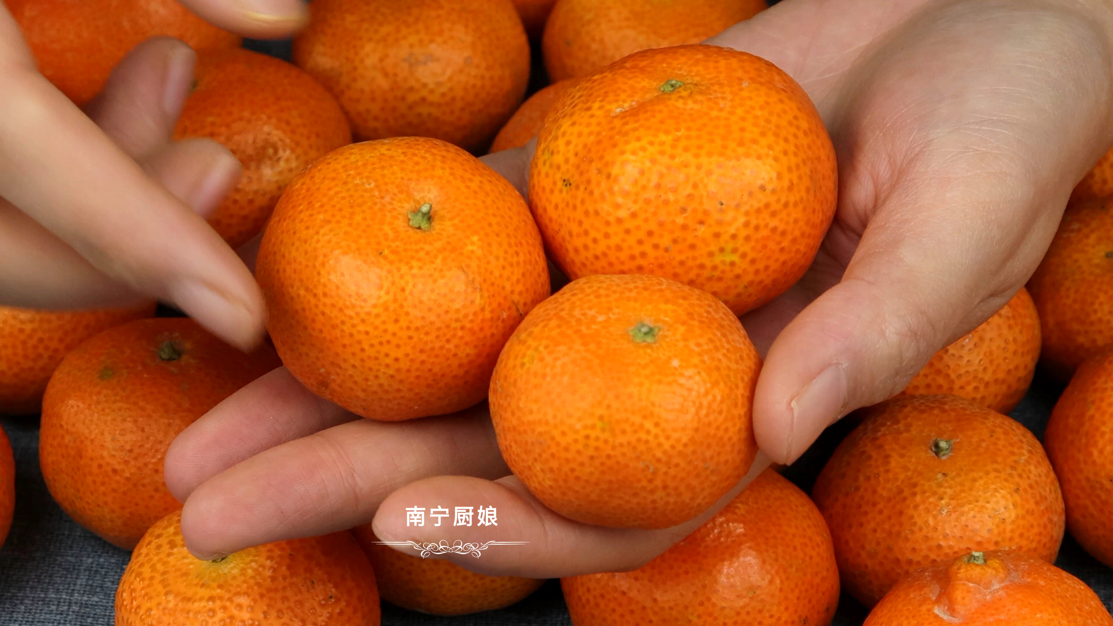 挑沙糖桔技巧,如何挑选砂糖橘最好吃