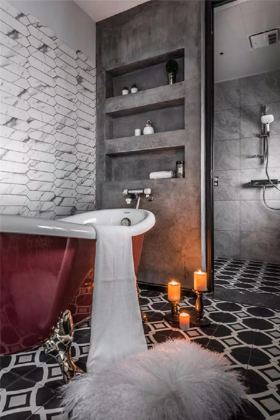 330㎡跃层,还附带阁楼,难怪朋友说像别墅,太大气了!尤其客厅