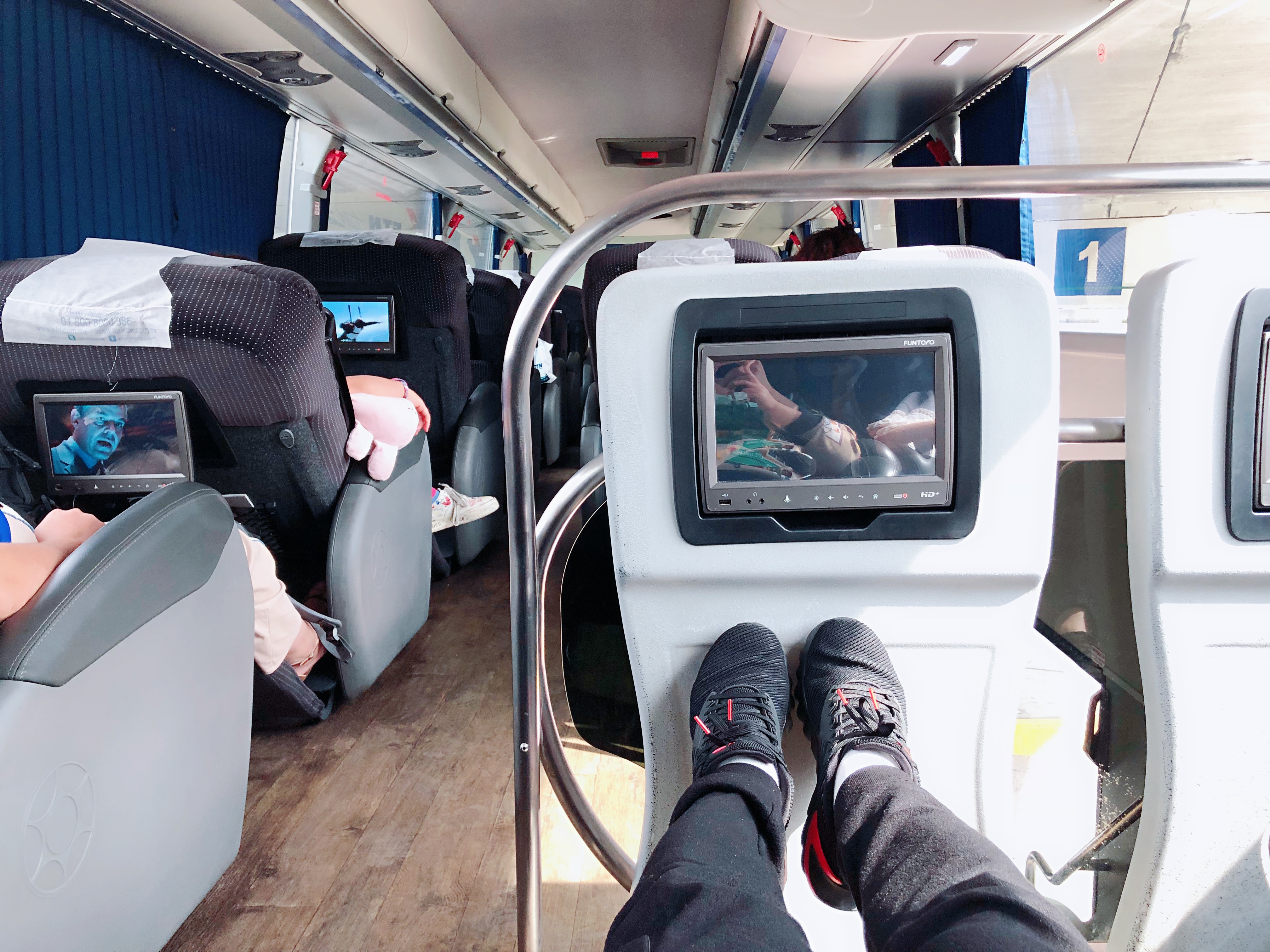 墨西哥大巴免费,墨西哥三辆大巴