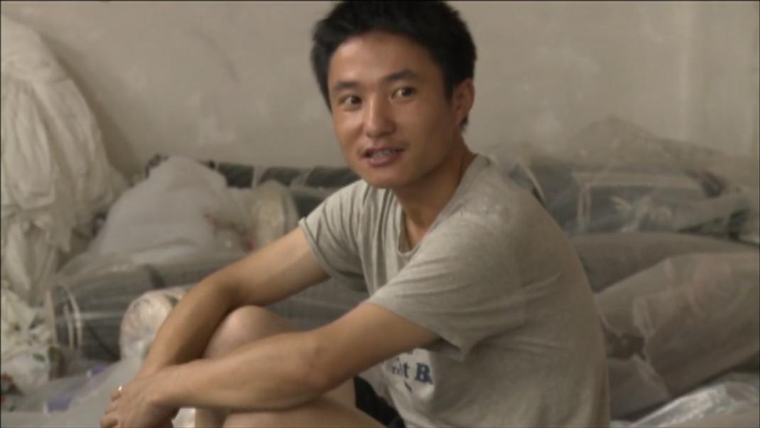 12年前的东莞制衣厂，一栋楼里17家工厂，1平米月租金10块