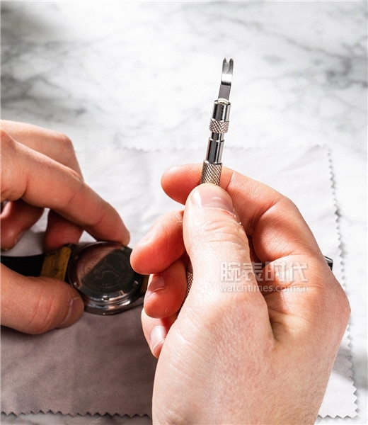 小米手环换表带教程,小米手表x5换表带图解