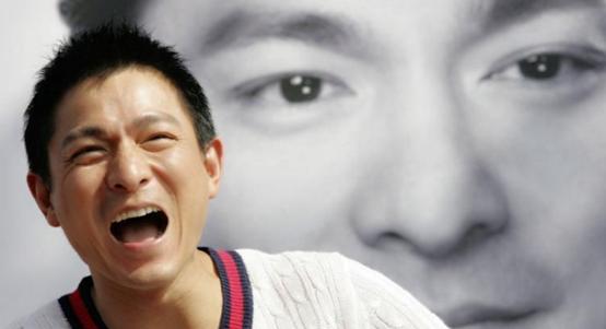 “天王”刘德华：经历了3段感情，最后为何选择朱丽倩？