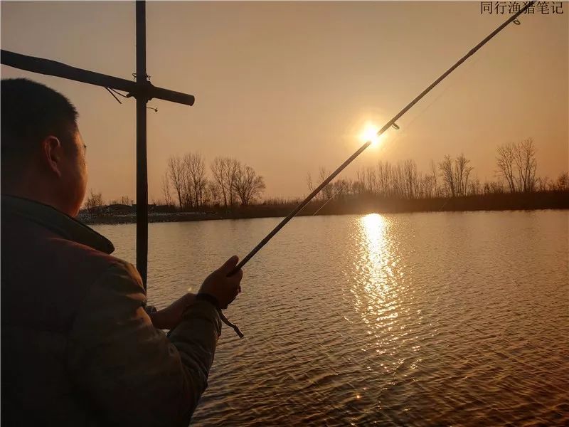 其貌不扬的一位钓友,谁成想竟是一位抛投高手