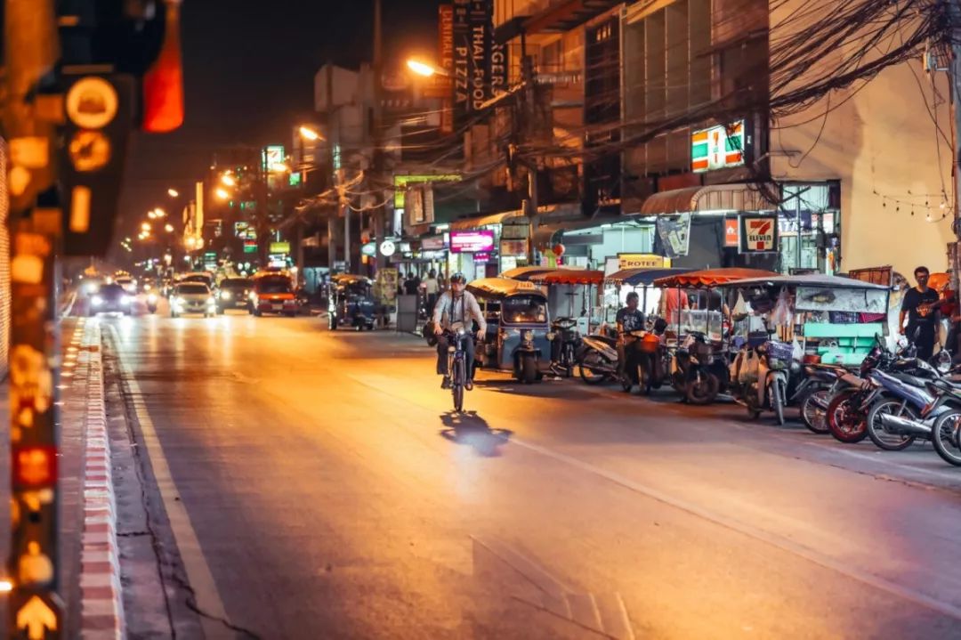 在清迈逛夜市感受泰国人慢生活,去清迈享受放下脚步的慢生活