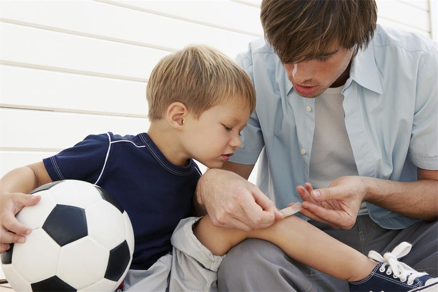 孩子太顽皮该不该打骂,7岁男孩调皮该怎么教育