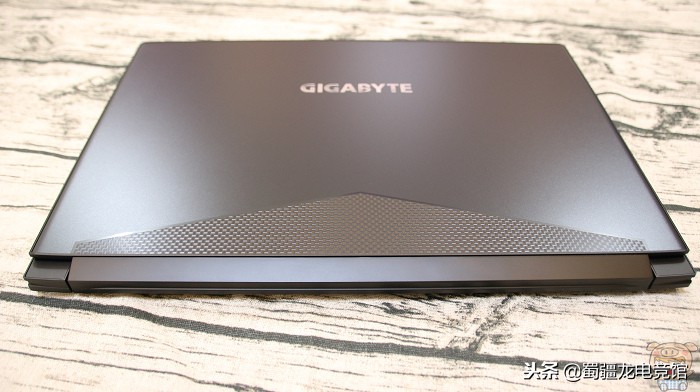 技嘉aero15xv8详细评测,技嘉游戏本aorus15x