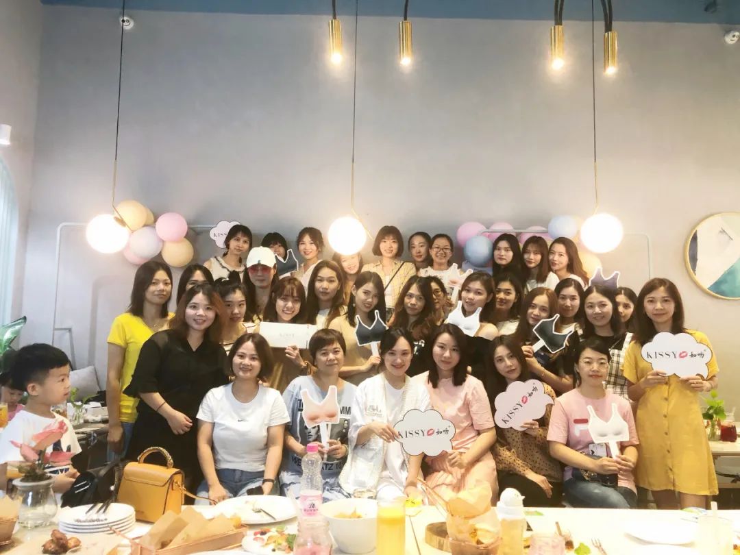 朋友圈里的微商是干啥的,微商都是什么样的工作