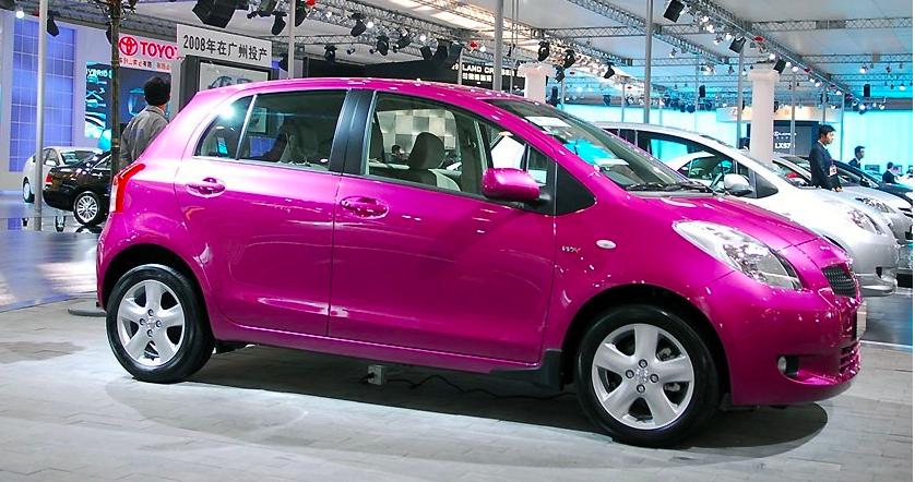 近距离看看丰田雅力士的全貌,丰田雅力士至尊版5万多公里