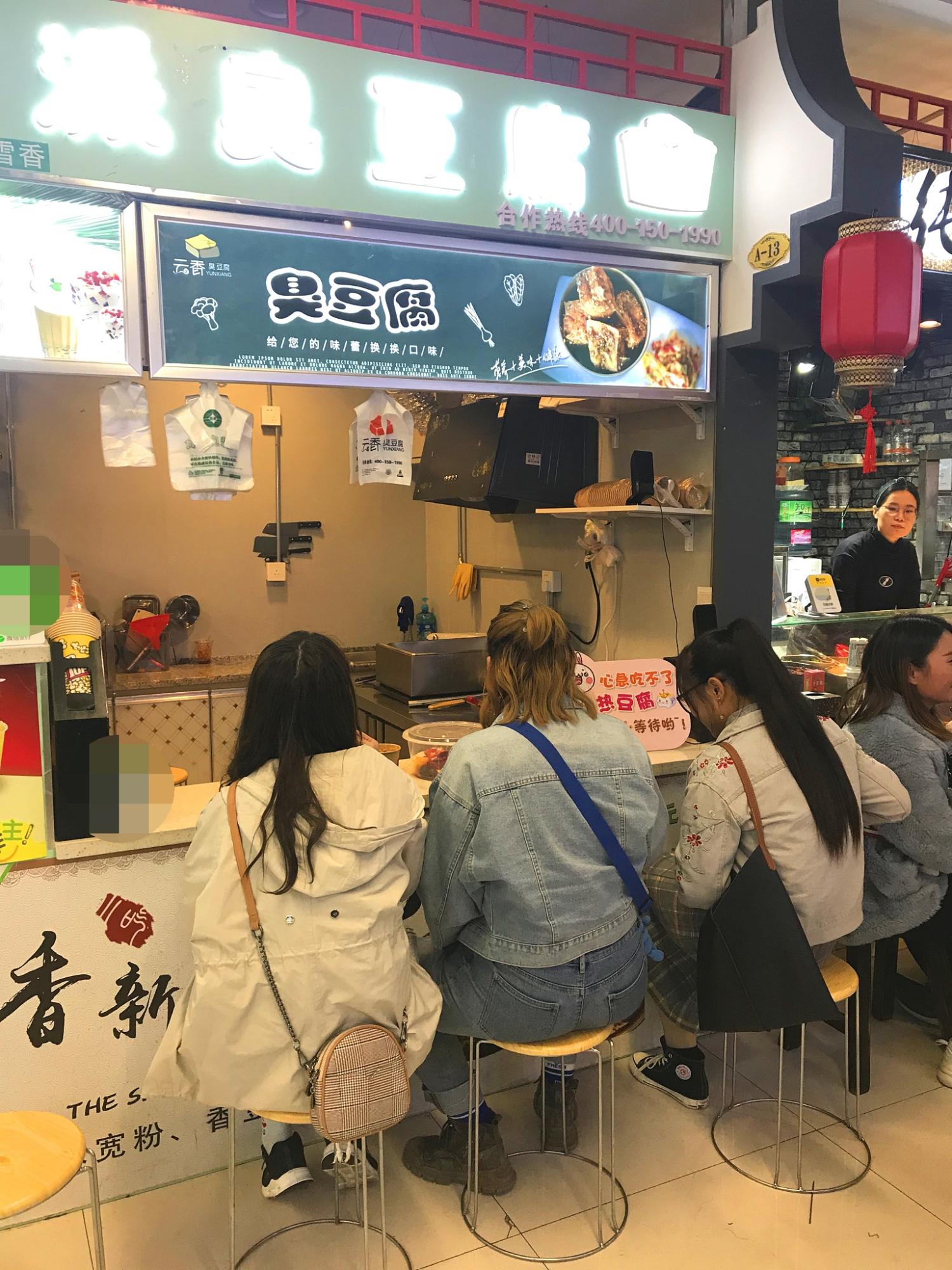 南门街上的夜市,银川夜市南门广场