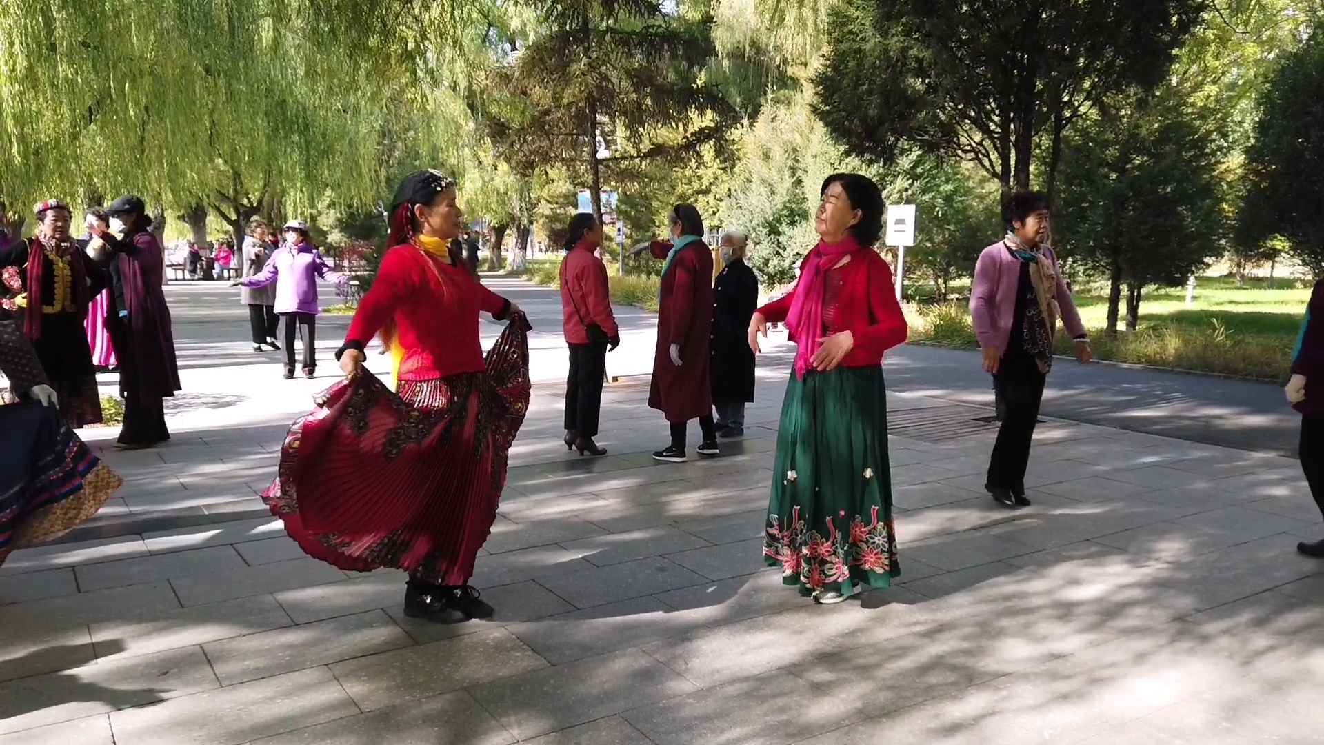 呼和浩特满都海公园晚上,呼和浩特市满都海公园有什么特点