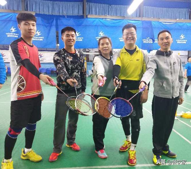 两个“吴彦祖”同台竞技，中韩印上演羽毛球“三国杀”