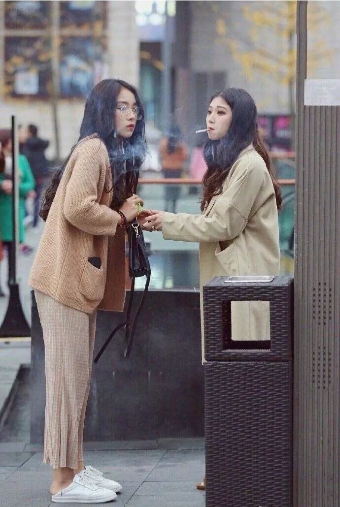 飞机杯被奶奶用来当袜子，这也太惨了吧