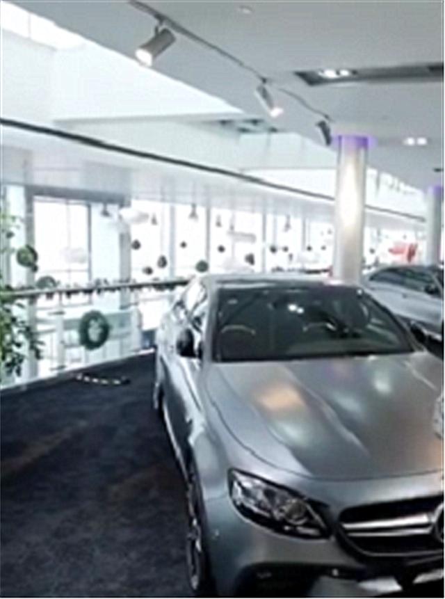 奔驰现车最多的4s店,亚洲最大奔驰4s店