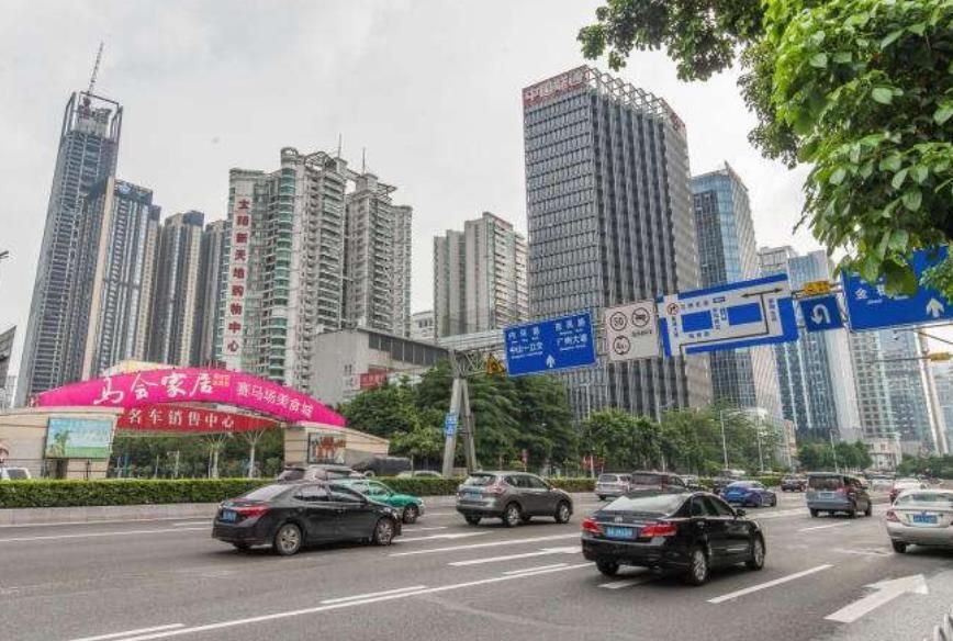 广州三条宽阔的城市大道,长度都超过十公里,能跟深圳道路媲美吗