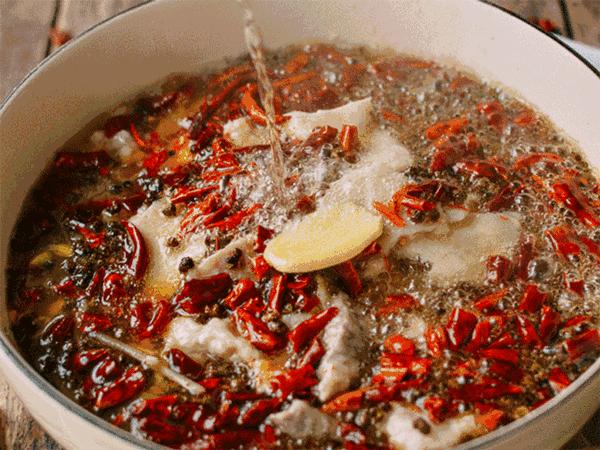 中国小有名气的酱，郫县豆瓣酱为何能被大众所喜爱？川菜不能没它