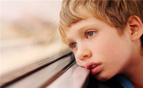 孩子死亡后家长的反应,小孩儿吐血痛哭