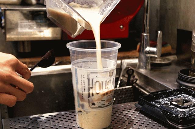 侯彩擂奶茶 (侯彩擂奶茶加盟店价格)