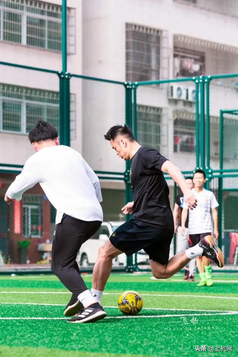 林丹野球场秀足球,林丹回到球场赢了