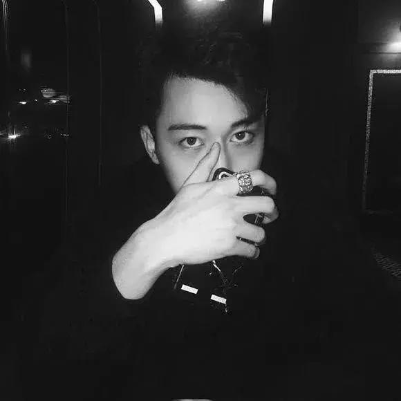 画地为牢我在牢里慢慢变老独白,情侣头像我想要和你一起慢慢变老