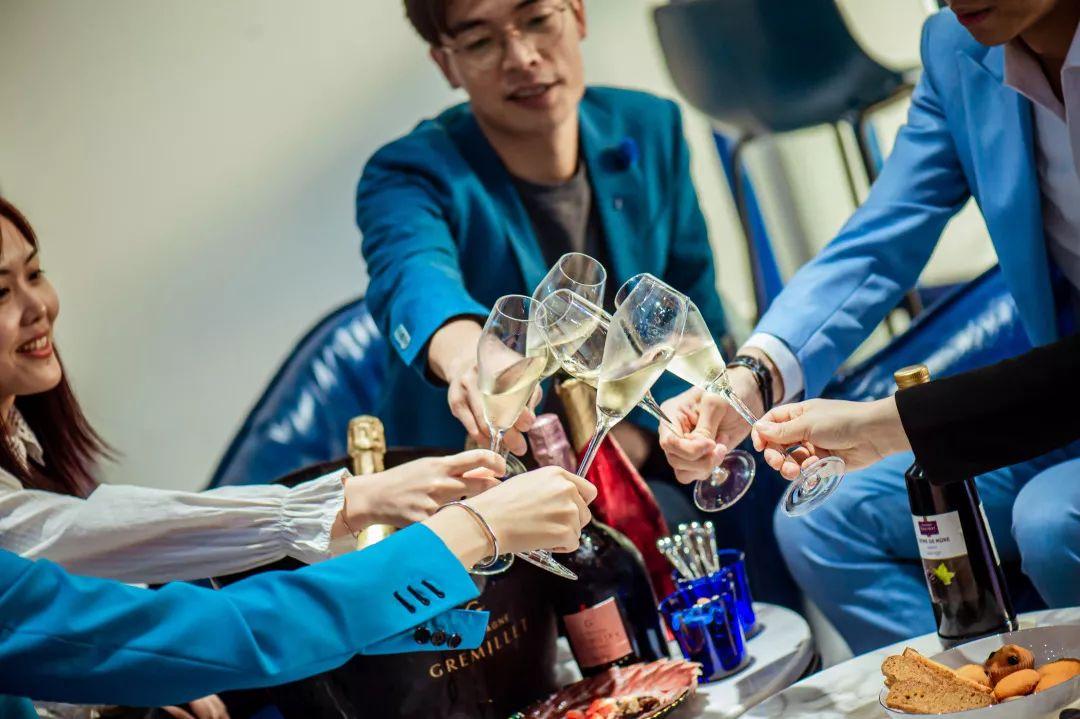 广州西装定制店推荐,珠江西服定制店