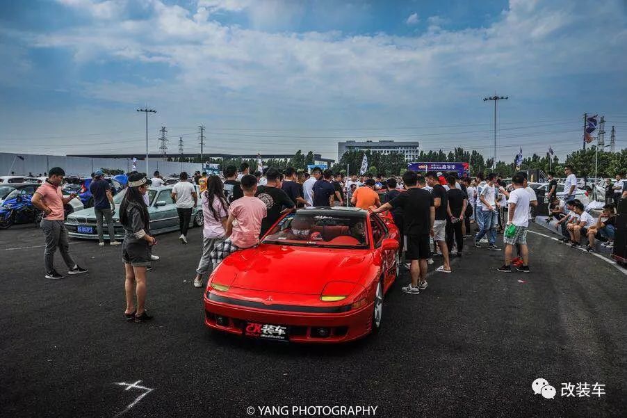 三菱3000gt跑车敞篷版,30万买一台30年前的三菱3000gt