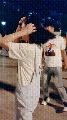 搞笑版的小萝莉,搞笑gif段子妹子你太皮了